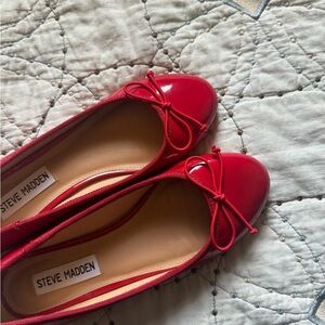 SZ 6 Steve Madden CHERISH RED PATENT flat